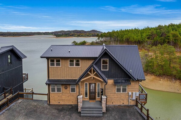 Sevierville Vacation Rental | 4BR | 4.5BA | 4,400 Sq Ft | Stairs to Access