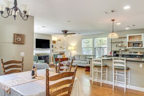 Dining Area | Dishware/Flatware