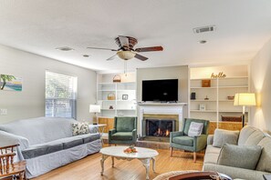 Living Room | Single-Story Home | Free WiFi | Central A/C & Heating