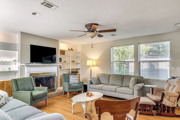 Pensacola Vacation Rental | 3BR | 1BA | 1,245 Sq Ft | 3 Steps to Enter