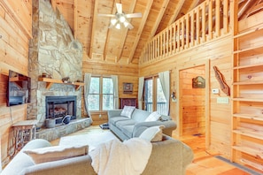 Living Room | Gas Fireplace | Smart TV | 1st Floor