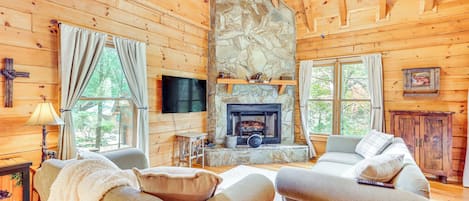 Ellijay Vacation Rental | 2BR | 1BA | 900 Sq Ft | Stairs Required