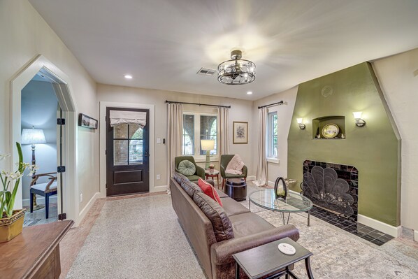 Sand Springs Vacation Rental | 2BR | 2BA | 2 Steps to Enter/Ramp | 1,600 Sq Ft