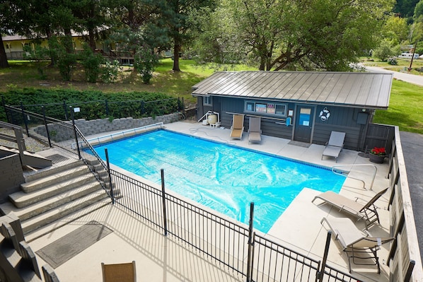 Pool Open May 1 - September 30th