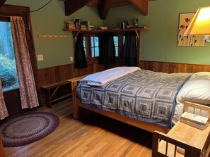 Queen bedroom 1 (1)