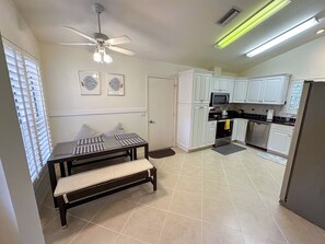 Kitchen / Breakfast Area