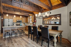 Dining to Kitchen
