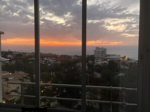 Amanecer sobre el mar