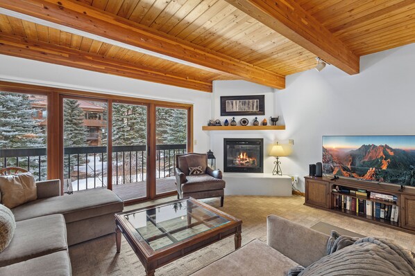 1.0-riverside-a103-telluride-living-room-