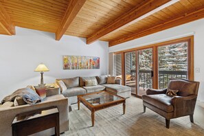 1.01-riverside-a103-telluride-living-room-(7)
