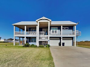Front Exterior & Driveway