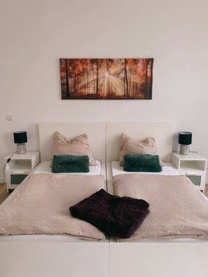 Schlafzimmer mit Doppelbett