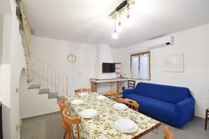 Autumn, Dining Room, Spring, Summer, Winter