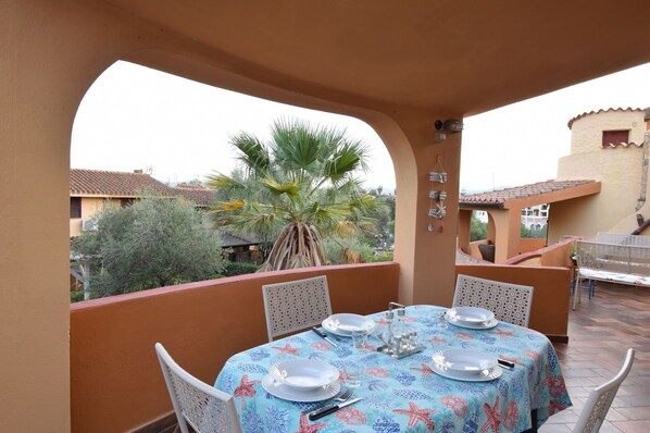 Autumn, Balcony / Terrace / Patio, Building Exterior, Spring, Summer, Winter