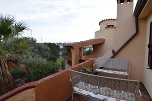 Autumn, Balcony / Terrace / Patio, Building Exterior, Spring, Summer, Winter
