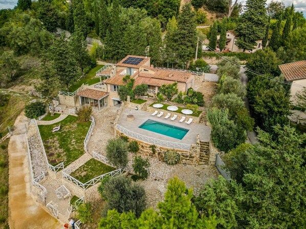 Activities, Amenities, Balcony / Terrace / Patio, Building Exterior, Facilities, Garden, Pool, Spring, Summer