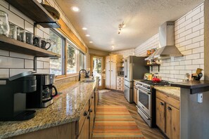 Make lovely family meals together in this well-appointed kitchen