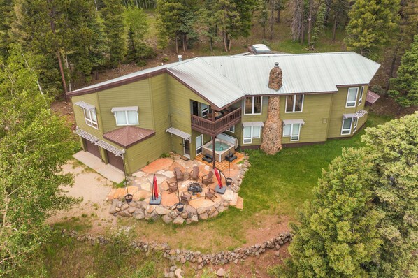 Looking at the front of the property, this house really has it all! Fire pit, balcony, lovely grass areas to relax in!