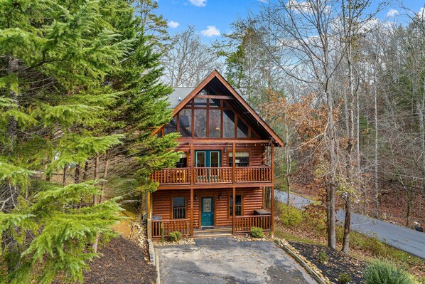 Cabin with parking space in the front