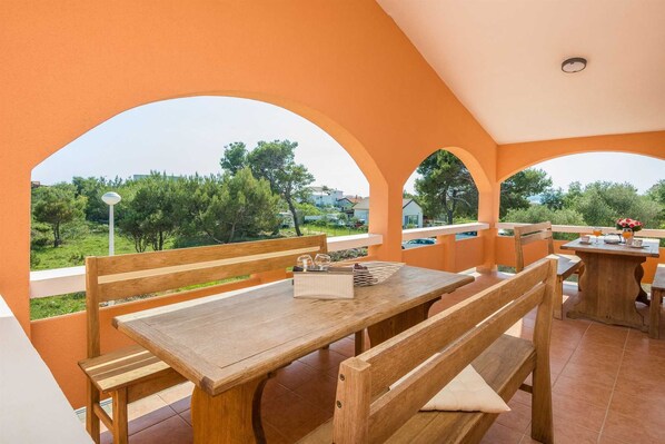 Outdoor dining