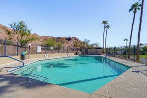 Community Amenities | Outdoor Pool & Hot Tub