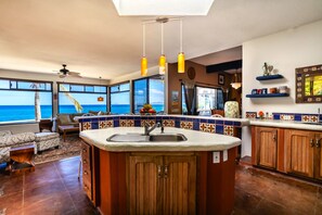 Casa Lana 03 - Oceanview kitchen