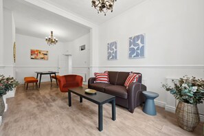 Living Room / Lounge