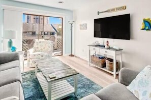 SUNNY LIVING ROOM (2)