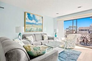 SUNNY LIVING ROOM (1)