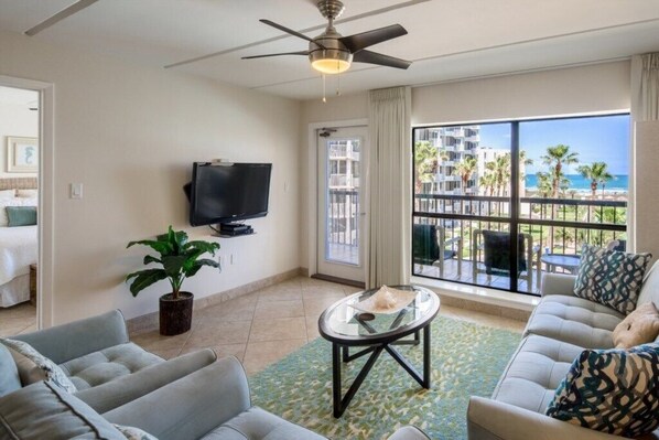 3406-Living room2.jpg