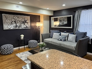 Living room # 2, Apartment # 1: Day bed, 2 twin size beds