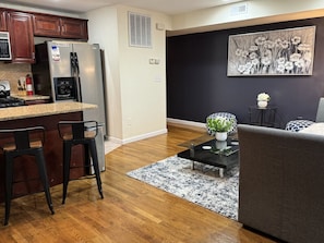 Living room # 2, Apartment # 1: Day bed, 2 twin size beds