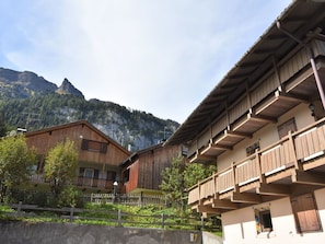 Nuage, Plante, Ciel, Montagne, Bâtiment, Arbre, Maison, Pente, Design Urbain, Loisir