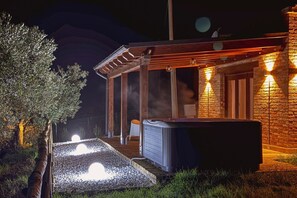 Bain à remous extérieur