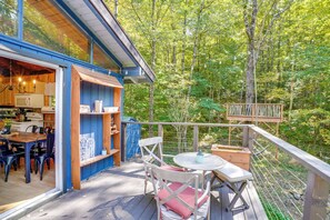 Cabin Exterior | Furnished Deck | Dining Area | Hammock | Treehouse