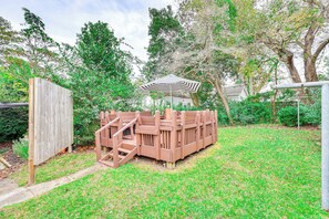 Deck | Self Check-In | 9 Mi to Wrightsville Beach