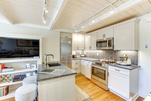 Kitchen | Drip Coffee Maker | Dishwasher | Blender | Griddle