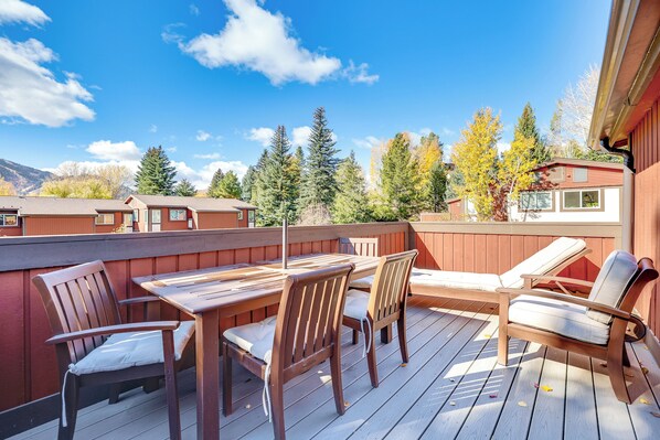 Sun Valley Vacation Rental | 2BR | 2BA | 908 Sq Ft | Steps Required