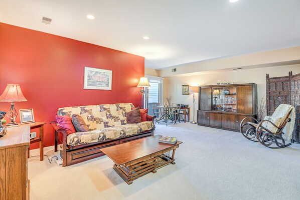 Alexandria Vacation Rental | 1BR | 1BA | 900 Sq Ft | 2 Steps Required