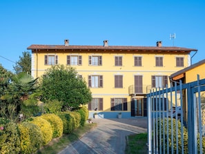 Ciel, Plante, Bâtiment, Fenêtre, Bleu, Quartier, Maison, Zone Résidentielle, Design Urbain, Façade