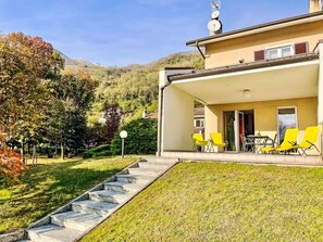 Sky, Plant, Building, Window, Yellow, Architecture, Grass, Shade, Residential Area, Wall
