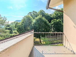 Balustrade, Balcon, Clôture, Balustre, Daylighting, Tache De Bois, Porche, Plate-Forme, Accueil Escrime