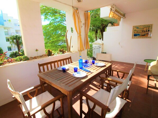 Outdoor dining