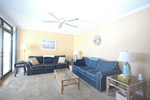 SEA TERRACE 1207 - LIVING-AREA