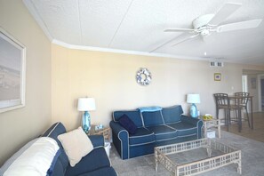 SEA TERRACE 1207 - LIVING-AREA