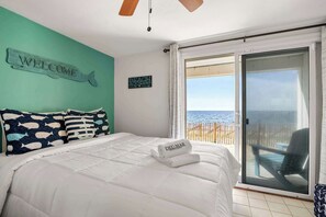1st floor bedroom w/ full and bunk beds