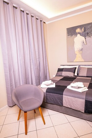 Double bedroom 19 sqm, orthopedic mattresses, blackout curtains, safe.