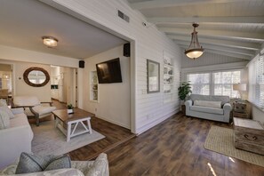 Tipsy Turtle - main level entry