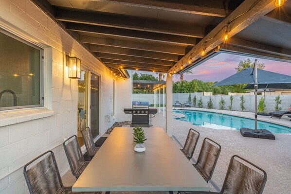 Outdoor dining