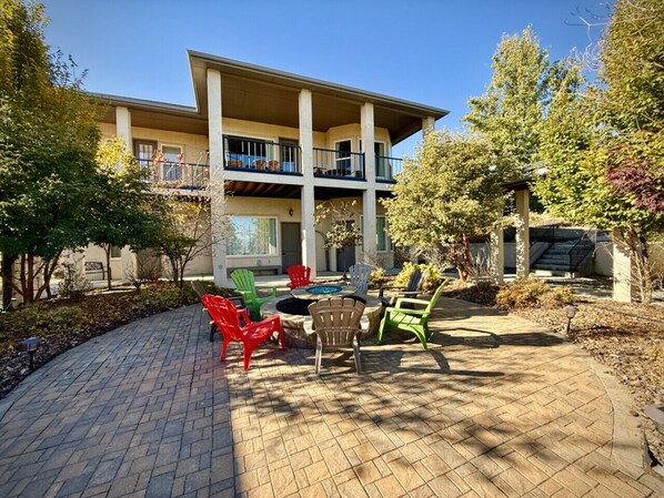 Gorgeous/spacious main house, a central courtyard, and two detached Casitas.